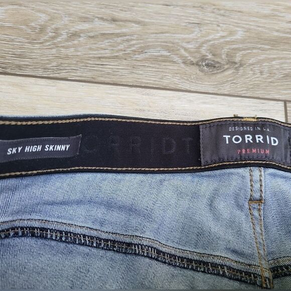 Torrid Sky High Skinny jeans 18r button fly stretchy comfortable - Picture 5 of 10